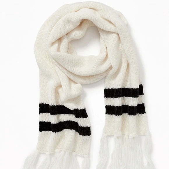 Old Navy Accessories - NWOT - Jacquard Sweater-Knit Fringe Scarf